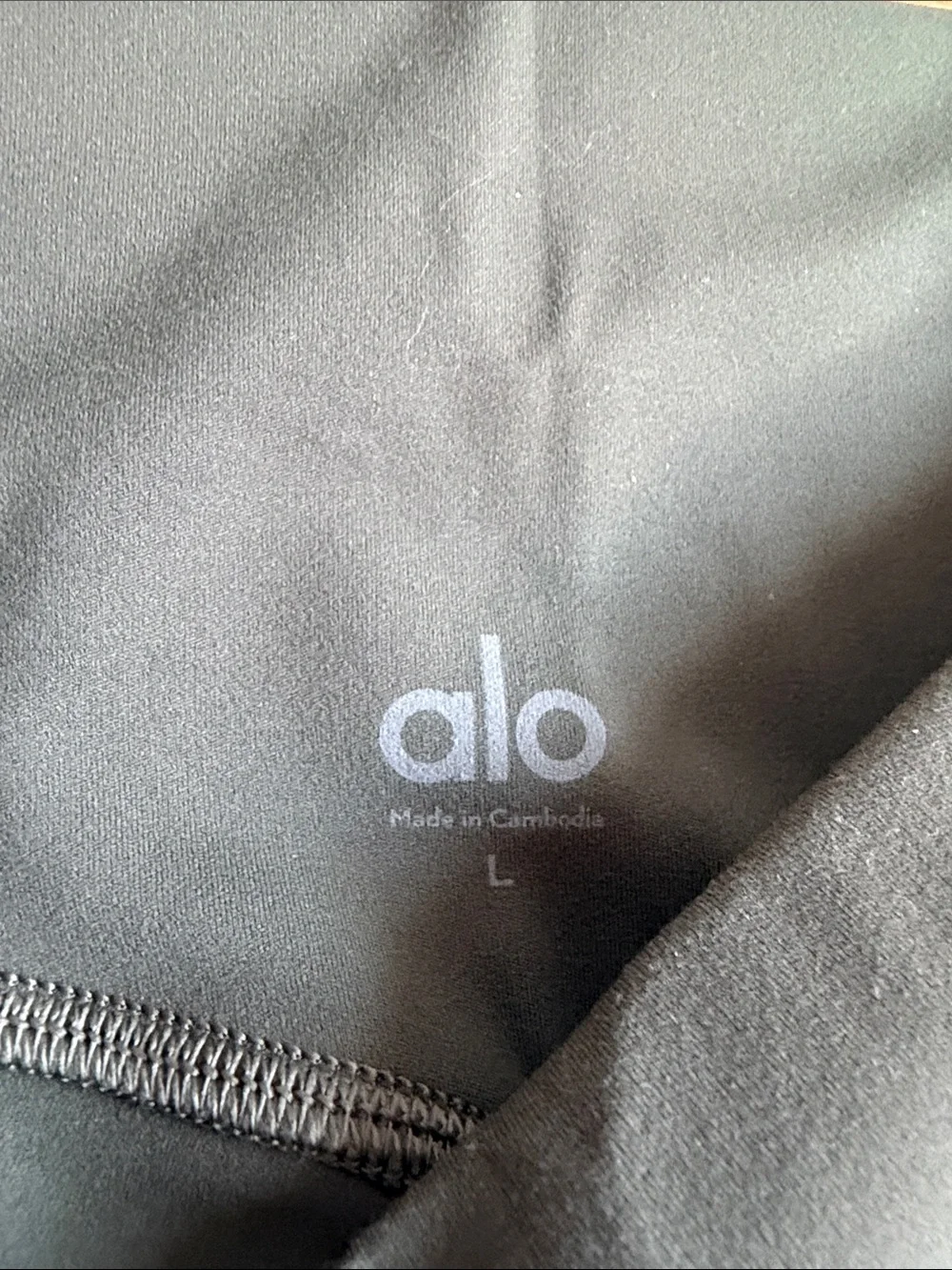 NWOT Alo 7/8 Softsculpt bootcut leggings in green olive